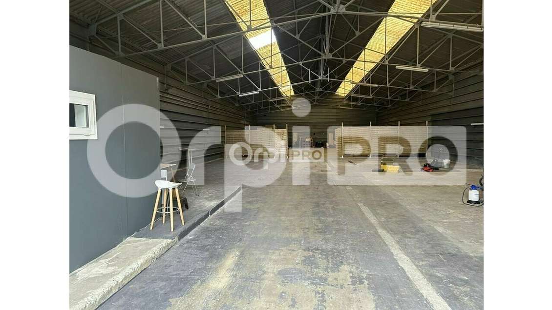 A louer local activité 582m² Beauvais zone Avelon