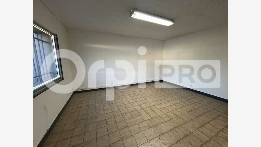 Loue local d'activité 750m² à Beauvais zone Avelon