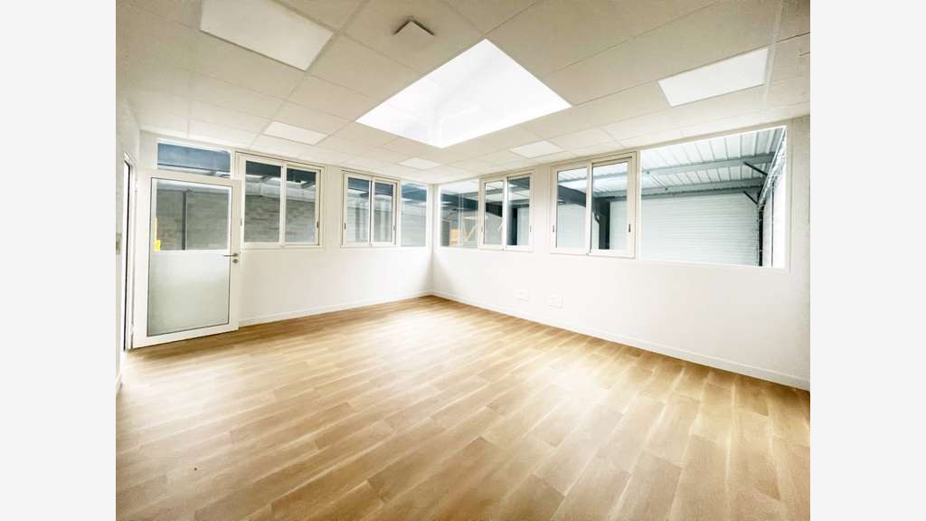 Local d'activités récent de 550m² à louer Beauvais