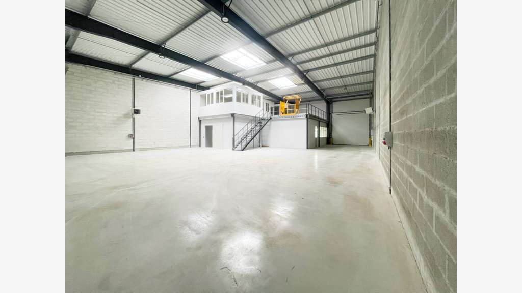 Local d'activités récent de 550m² à louer Beauvais