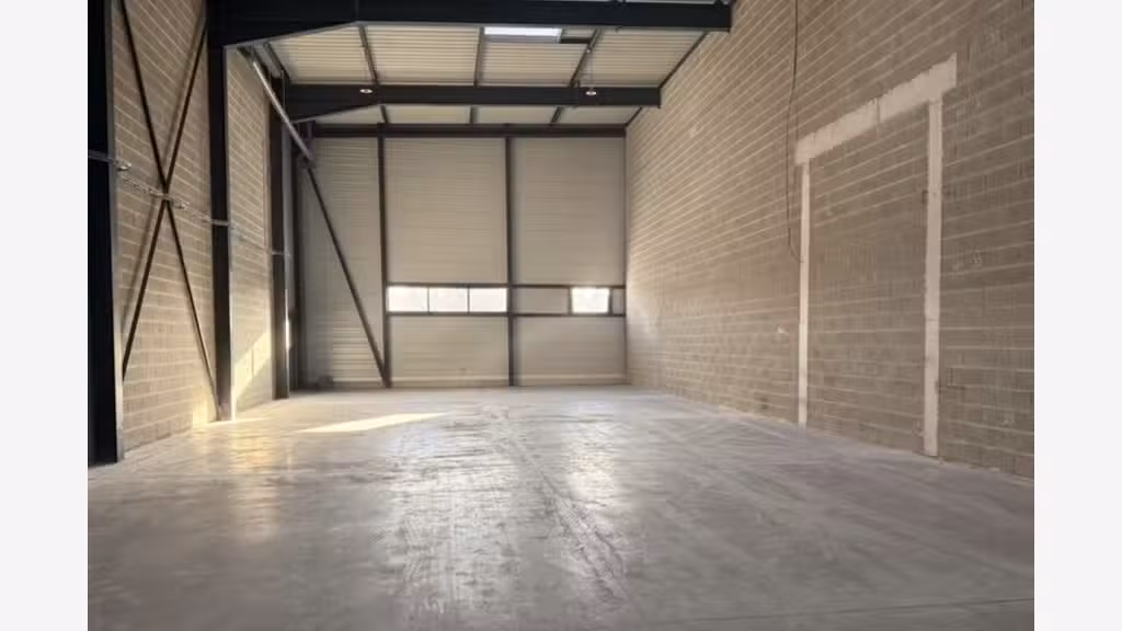 BEAUVAIS - Local d'activité neuf à Louer 300m2