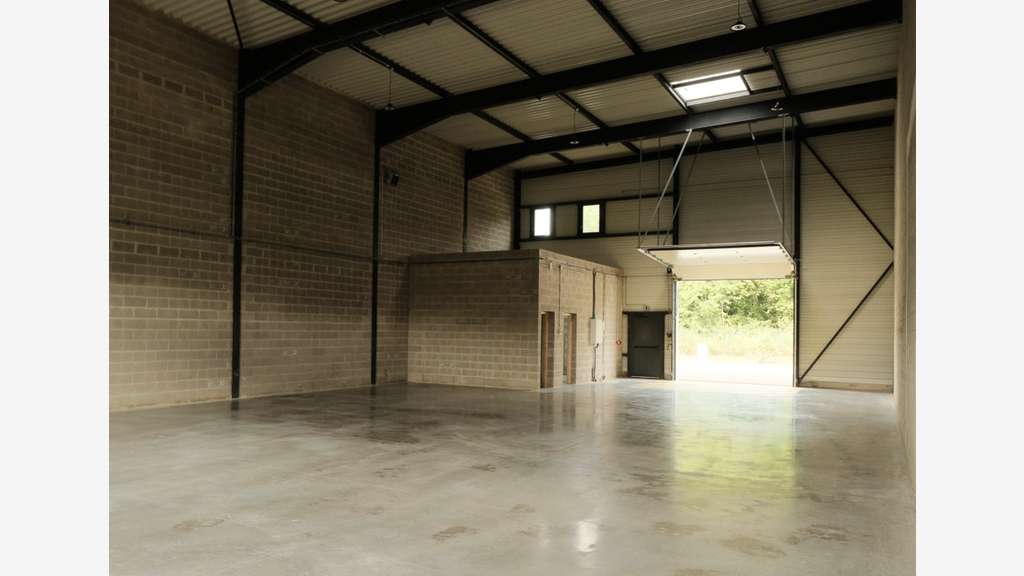 BEAUVAIS - Local d'activité neuf à Louer 300m2