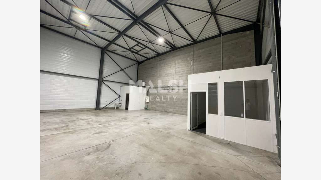 Local d'activités 150m² à louer à Beauvallon