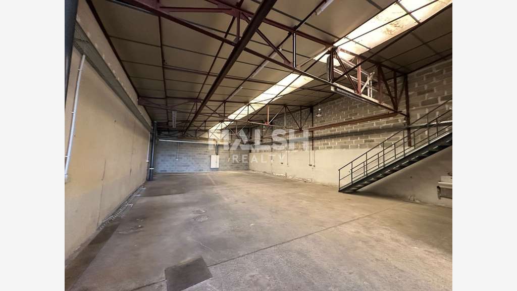 Local d'activités 360m² à Beauvallon - St-Andéol