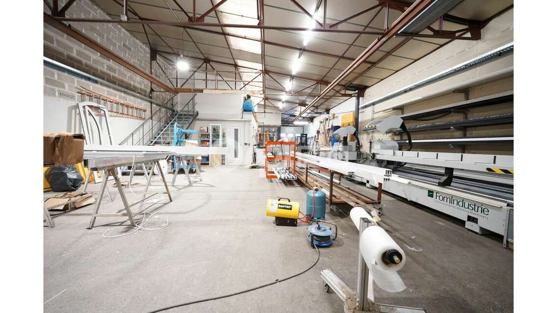 LOCAL D'ACTIVITE A LOUER - 360 m² - BEAUVALLON