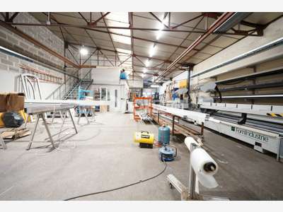 Local d'activité à louer 360m² à Beauvallon