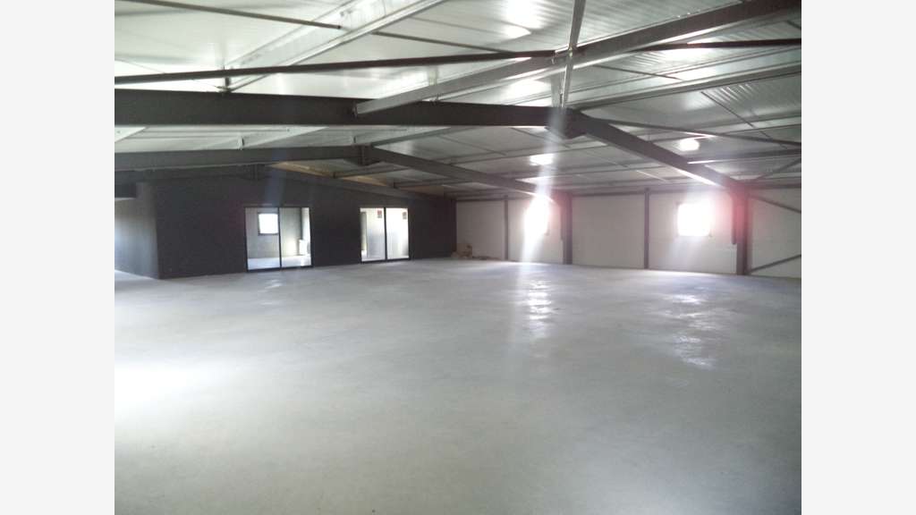 A louer plateau de 400m² en étage à Beauvoisin