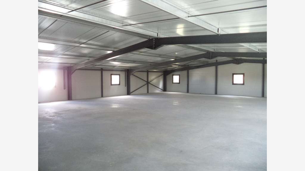 A louer plateau de 400m² en étage à Beauvoisin