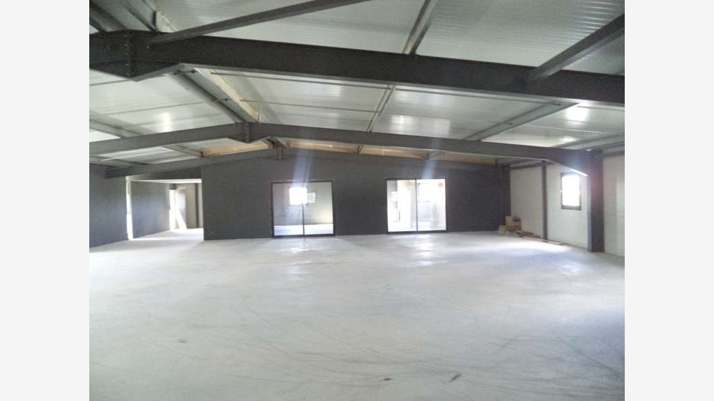 A louer plateau de 400m² en étage à Beauvoisin