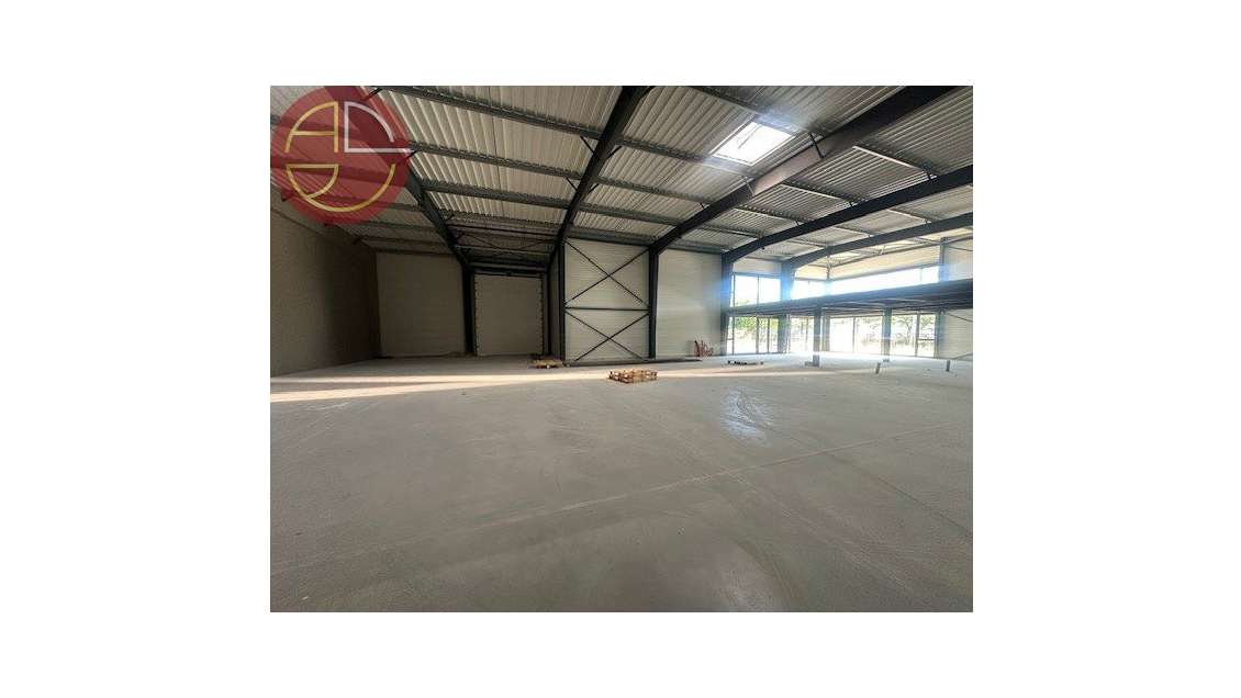 A louer entrepôt 690m² empl stratégique Beauzelle
