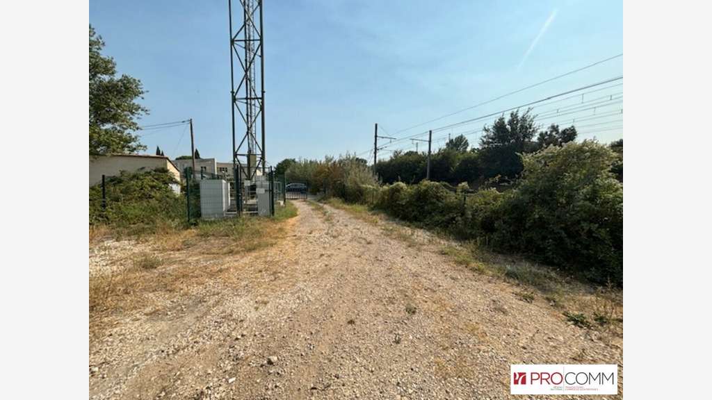 BÉDARRIDES - LOCAL D'ACTIVITE à louer