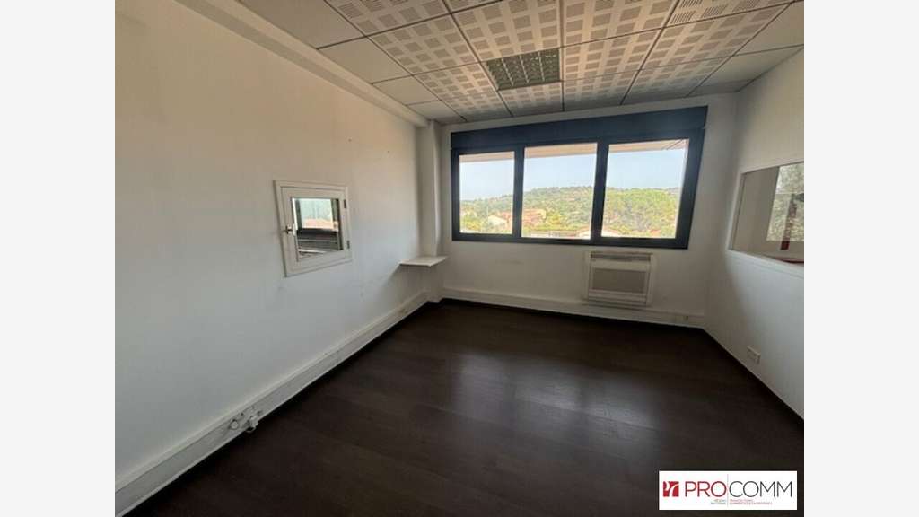 BÉDARRIDES - MIXTE ACTIVITES-BUREAUX à louer