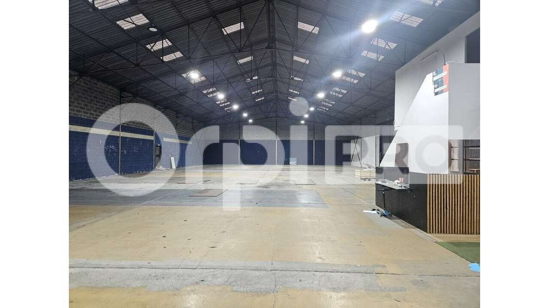 Local d'activité 1050m² à louer à Bègles