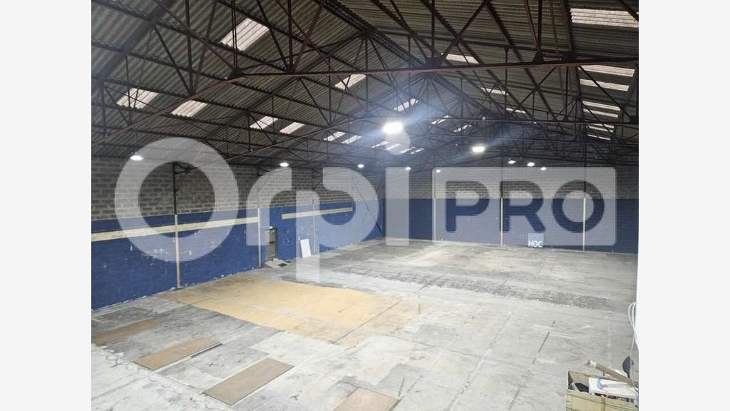 Local d'activité 1050m² à louer à Bègles