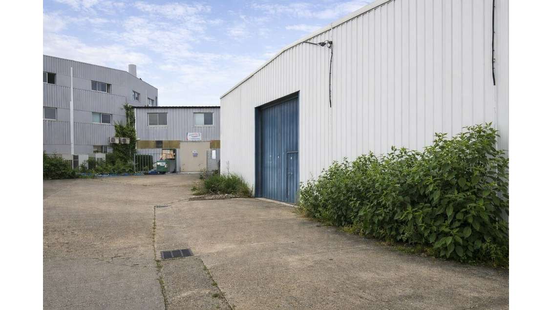 Entrepôt 230m² à louer sortie n°21 à Bègles