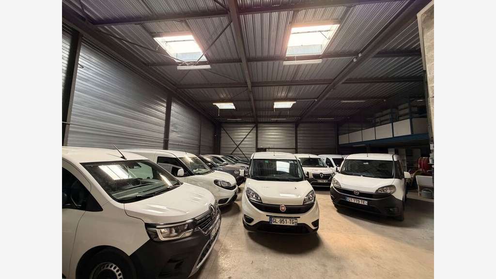 Exclusivité bâtiment 666m² sur 2600m² à Béligneux