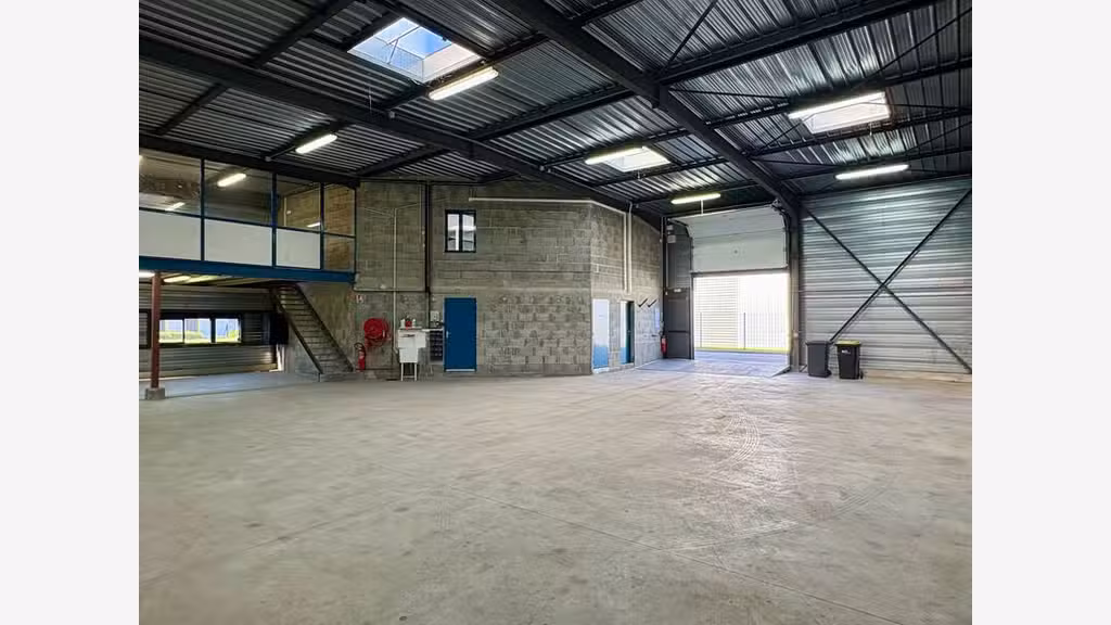 Exclusivité bâtiment 666m² sur 2600m² à Béligneux
