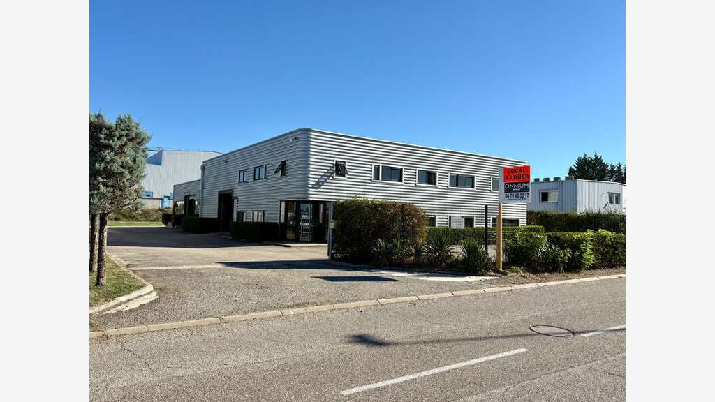 Exclusivité bâtiment 666m² sur 2600m² à Béligneux