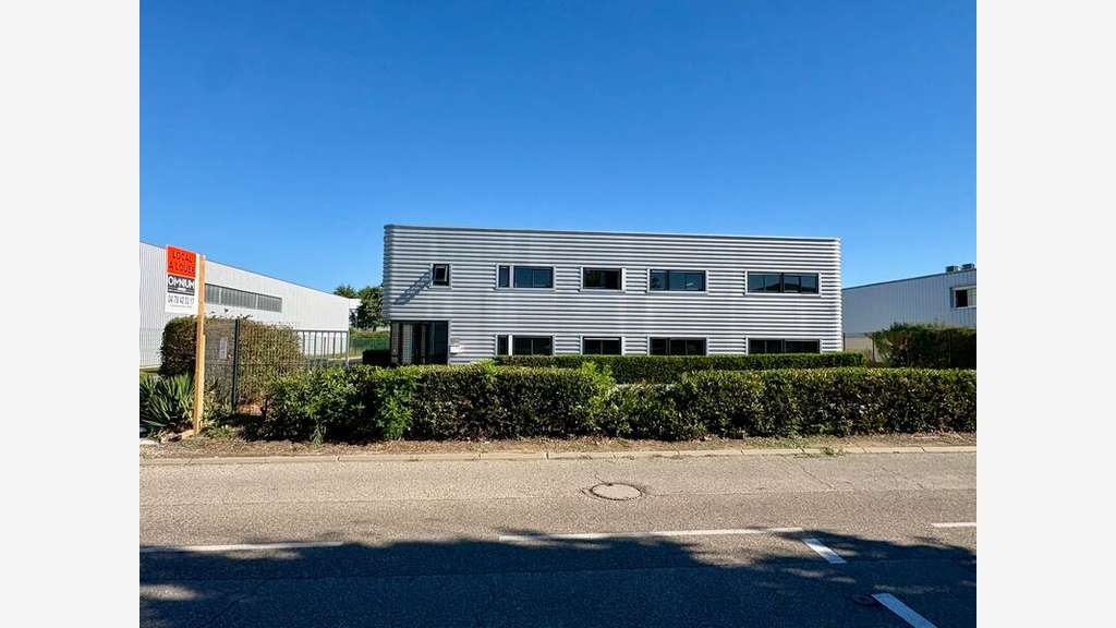 Exclusivité bâtiment 666m² sur 2600m² à Béligneux