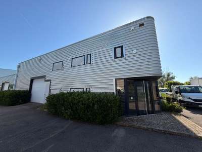 Exclusivité bâtiment 666m² sur 2600m² à Béligneux
