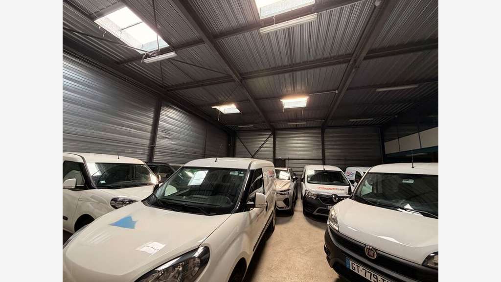 Exclusivité bâtiment 666m² sur 2600m² à Béligneux