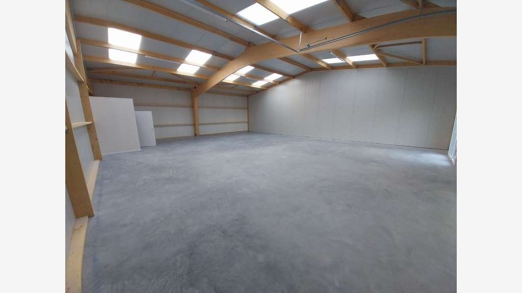 Local 180m² neuf à louer à Bellengreville