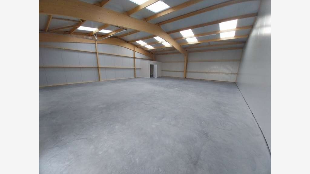 Local 180m² neuf à louer à Bellengreville