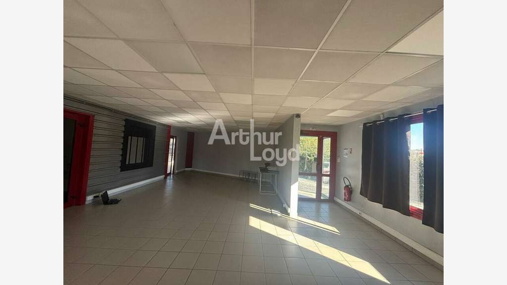 Local d'activité 325m² à louer en ZA à Bellevigny