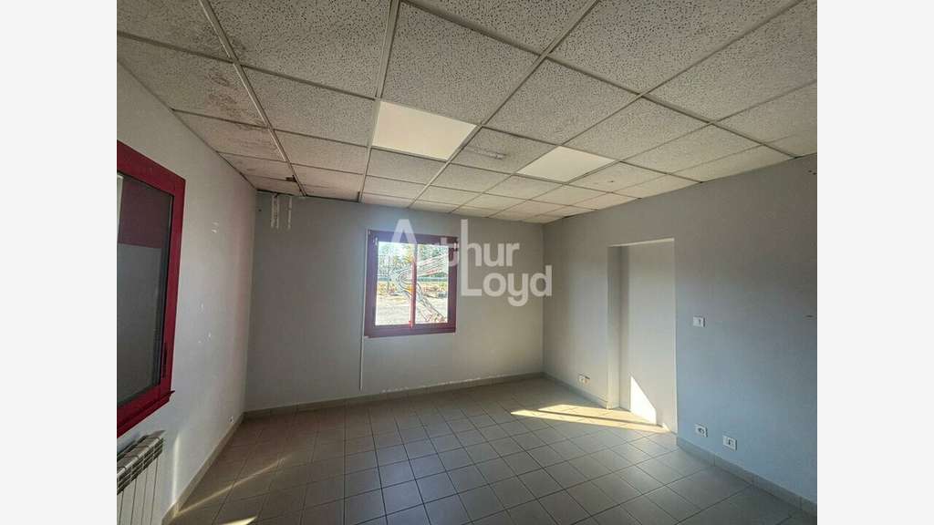 Local d'activité 325m² à louer en ZA à Bellevigny