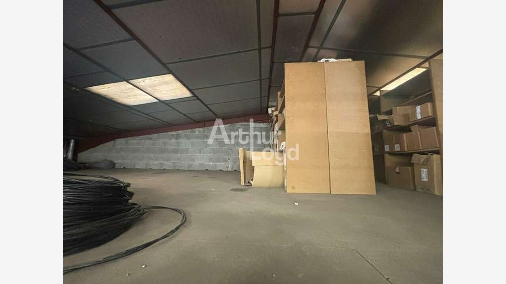 Local d'activité 325m² à louer en ZA à Bellevigny