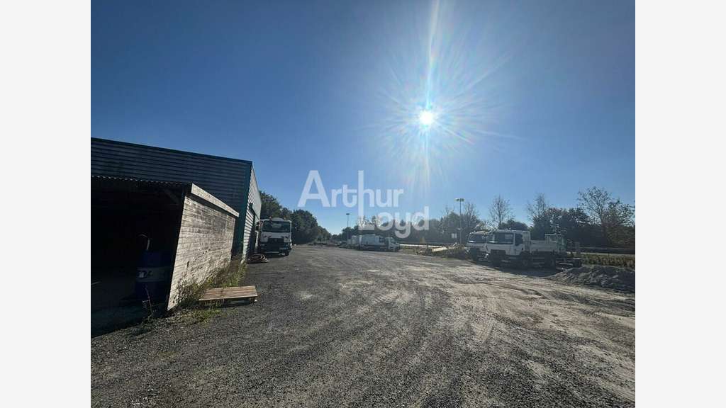 Local d'activité 325m² à louer en ZA à Bellevigny