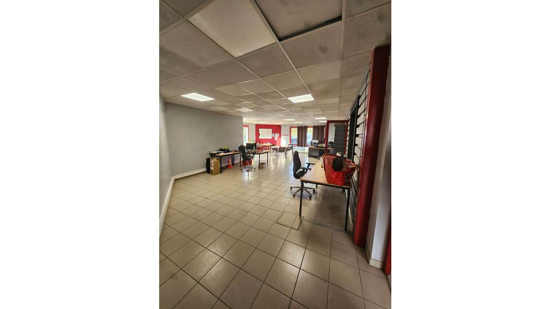 A louer local d'activité 4375m² à Bellevigny