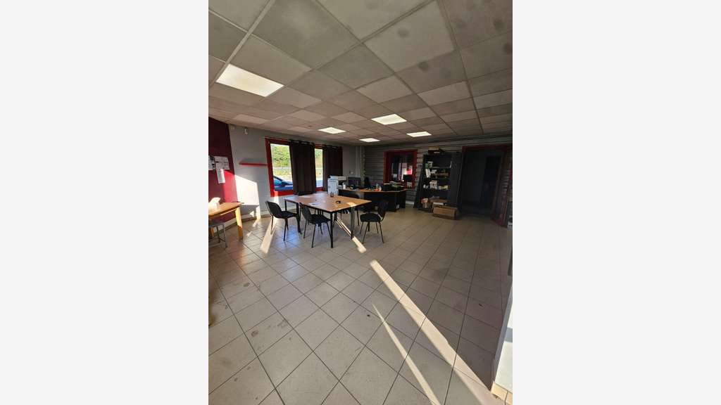 A louer local d'activité 4375m² à Bellevigny