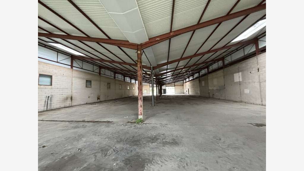 A louer local d'activités 1600m² à Belleville