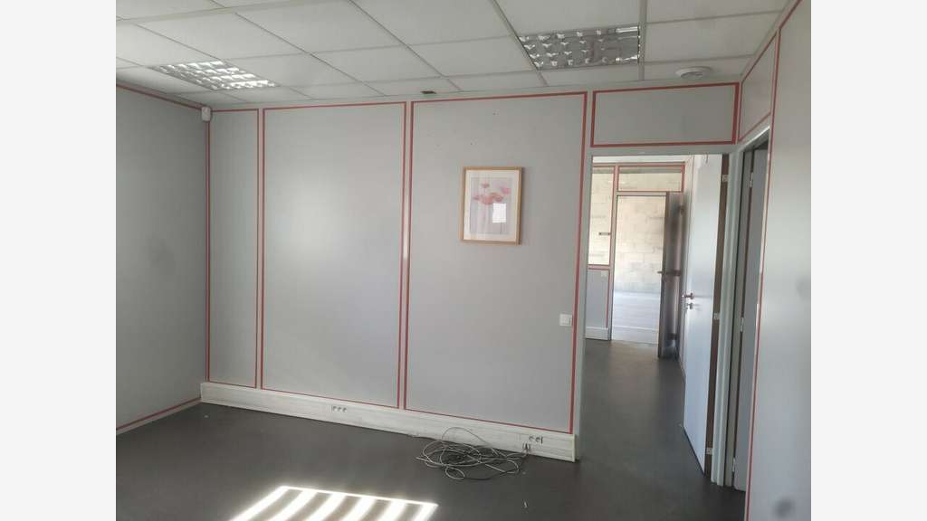 A louer entrepôt 1180m² à Belleville proche A6
