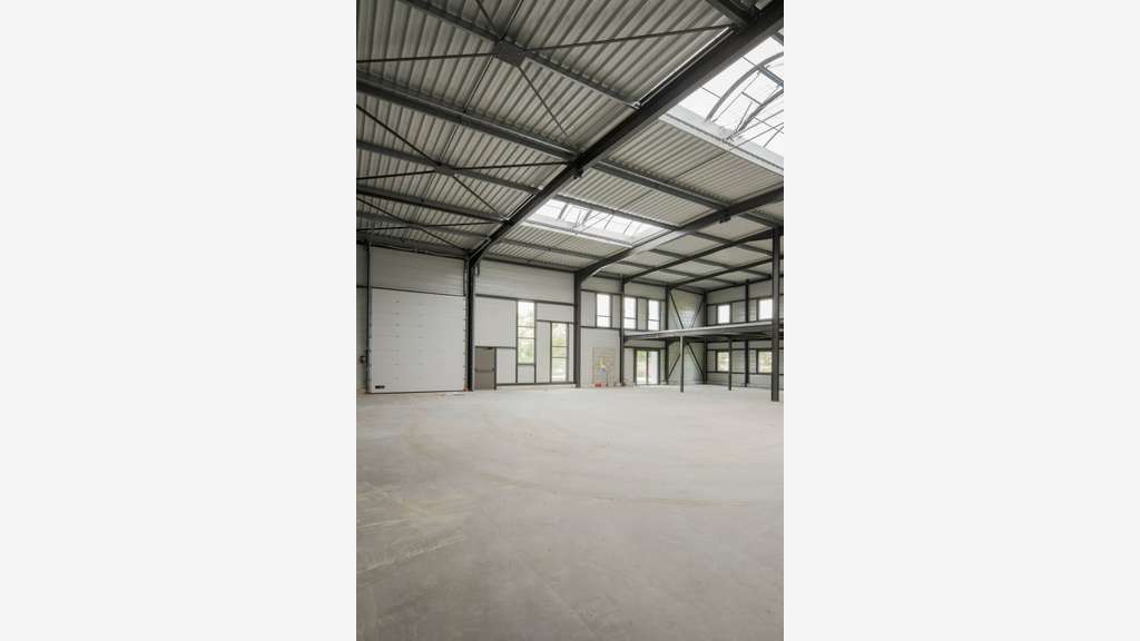 Local d'activité 1200m² à louer à Belleville N6