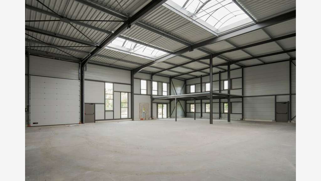 Local d'activité 1200m² à louer à Belleville N6