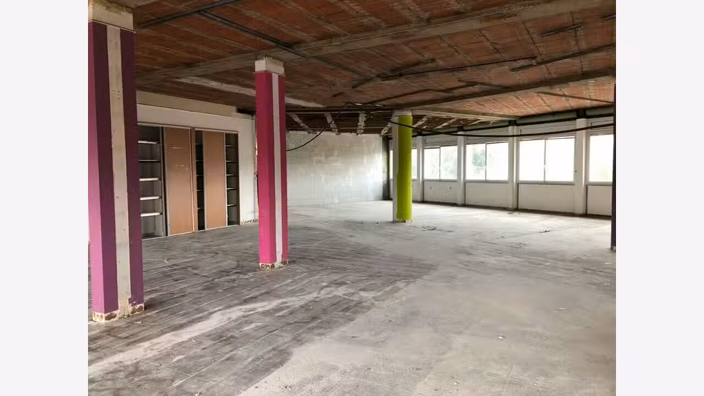 Local d'activité 1200m² à louer à Belleville N6