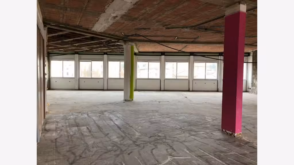 Local d'activité 1200m² à louer à Belleville N6