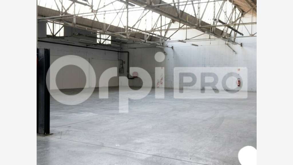 Local d'activité 608m² à louer à Belleville