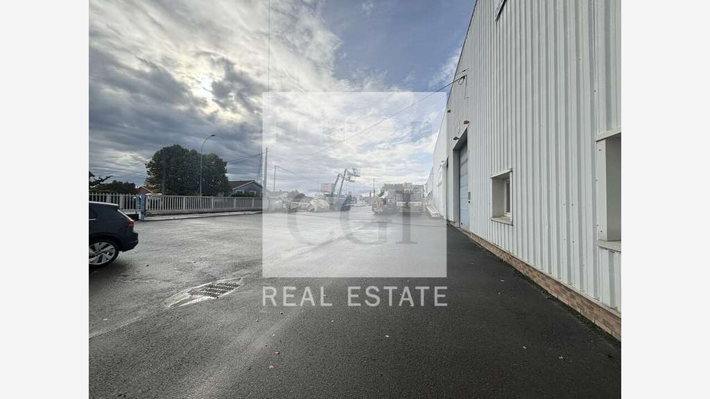 A louer local d'activités de 2690m² à Belleville