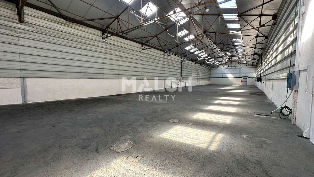Loue local d'activités 1716m² Belleville sur Saône