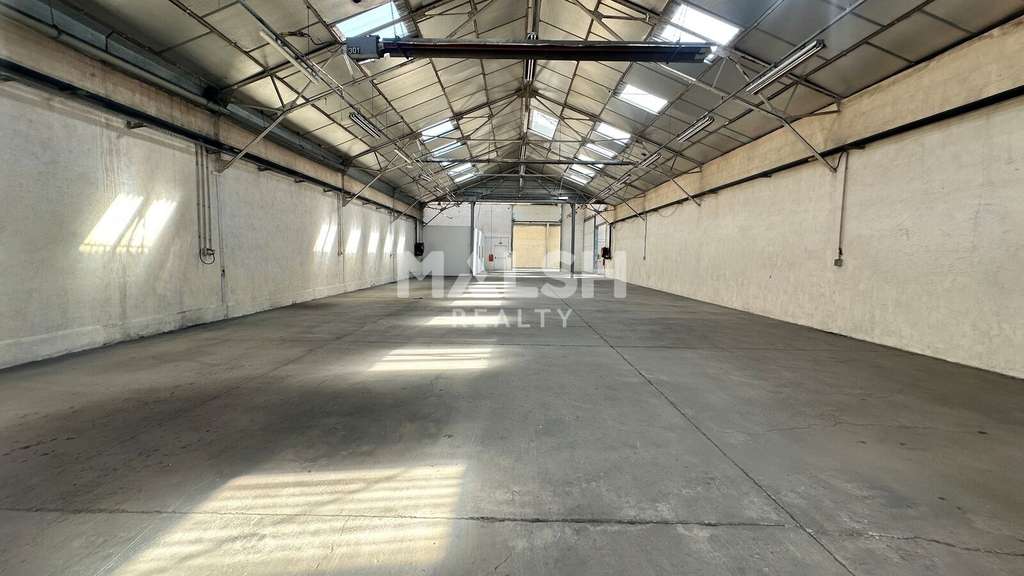 Loue local d'activités 1716m² Belleville sur Saône