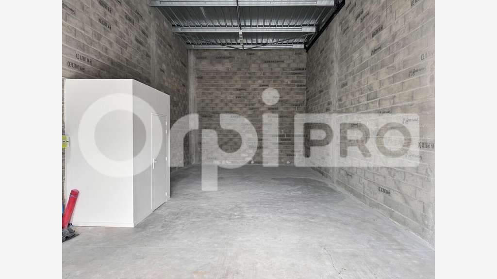 LOCAL NEUF 90 M² - SORTIE A63 - BÉNESSE-MAREMNE