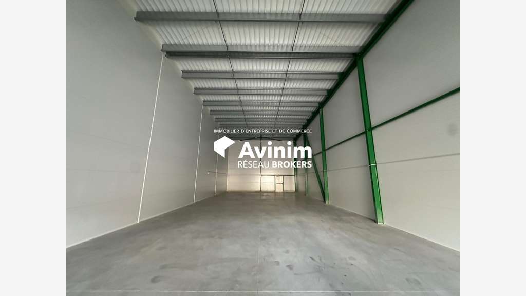 A louer local d'activité de 305m² Bernes-Sur-Oise