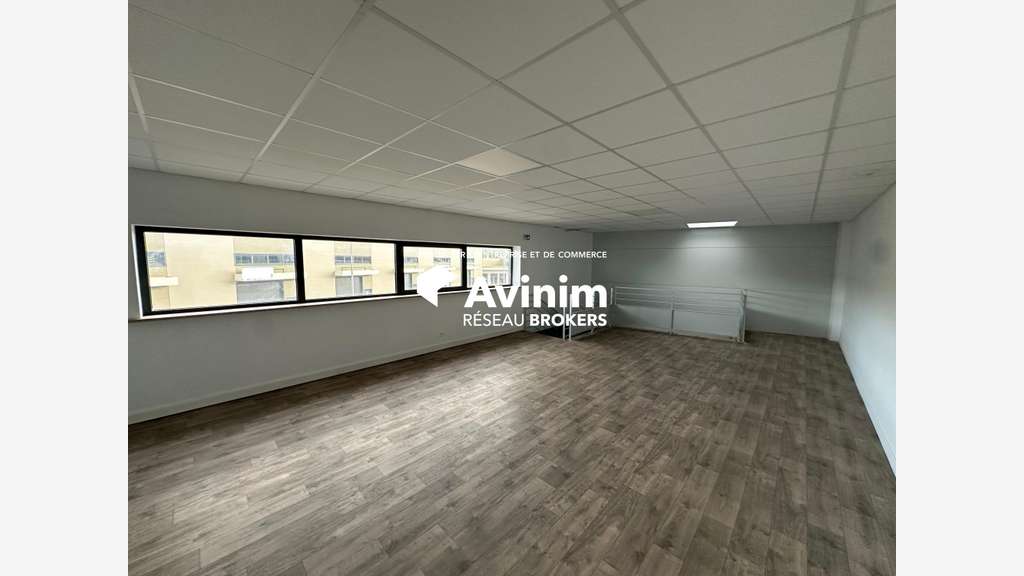 A louer local d'activité de 305m² Bernes-Sur-Oise