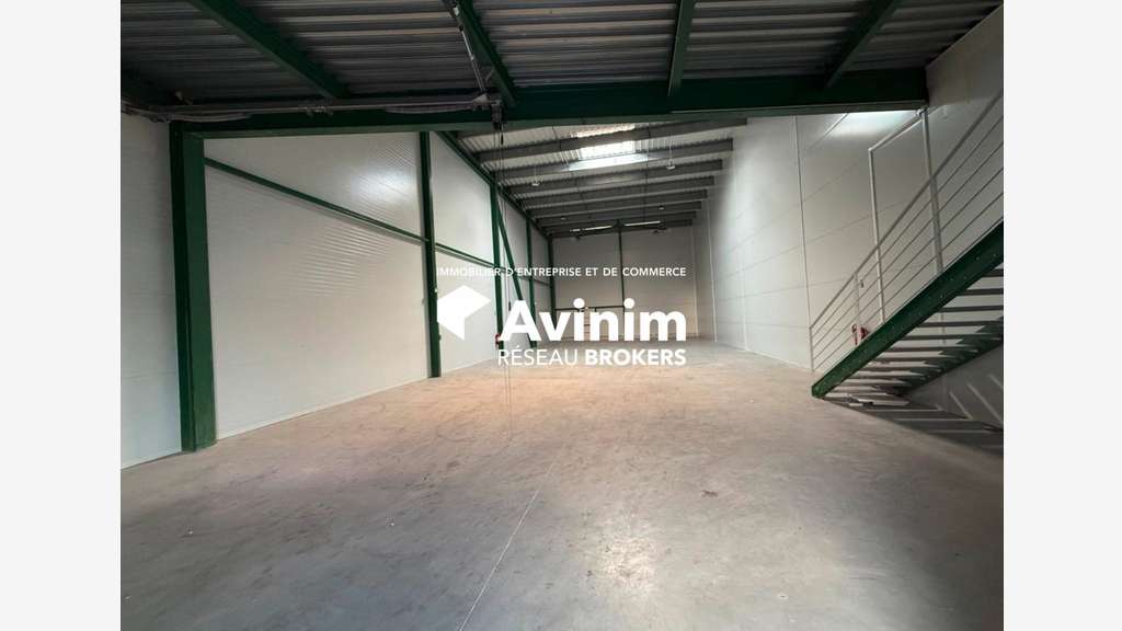A louer cellule stockage 315m² à Bernes-sur-Oise