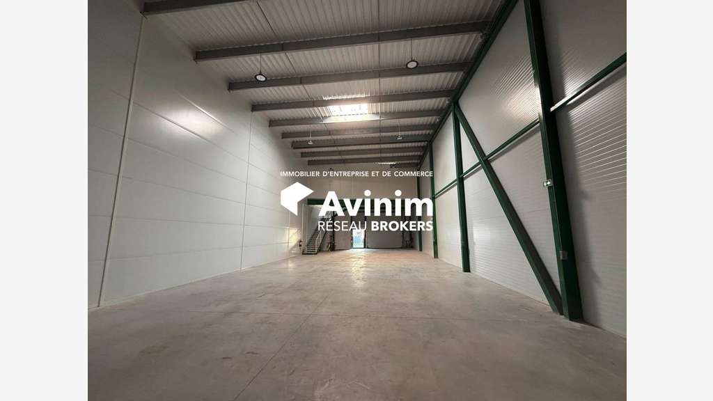 A louer cellule stockage 315m² à Bernes-sur-Oise