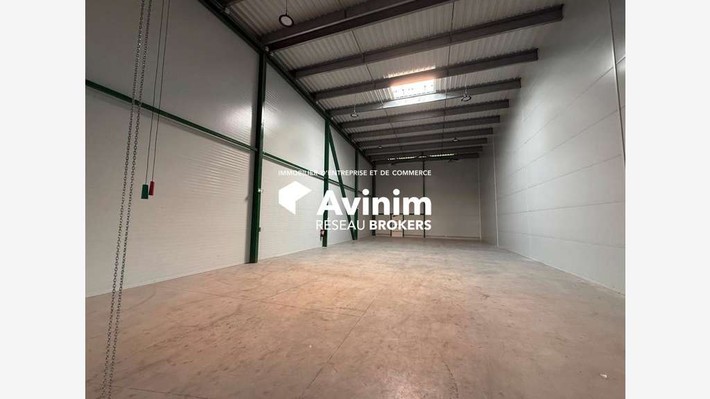 A louer cellule stockage 315m² à Bernes-sur-Oise