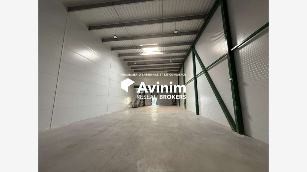A louer local stockage 315m² à Bernes sur Oise